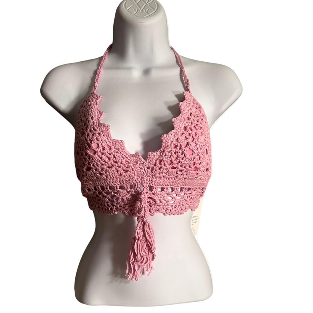 NWT. Hippie Boho Crochet Top.   BL/RD 1.     384